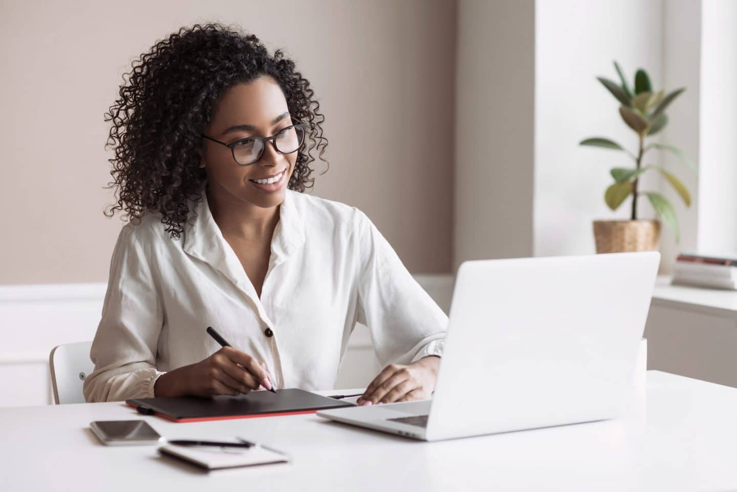 Three Different Ways to Use a Modern Writing Desk